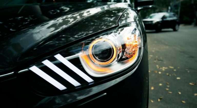 Có nên dùng bóng LED ô tô hay không? Cần lưu ý khi độ bóng